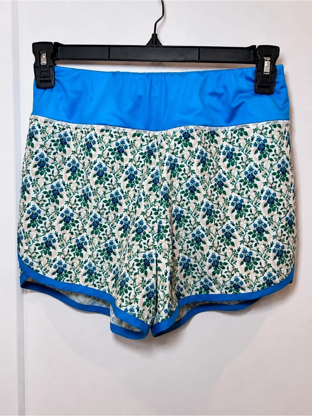 TUCKERNUCK Sport Floral Running Shorts Tennis Blue White Lined Small NWOT